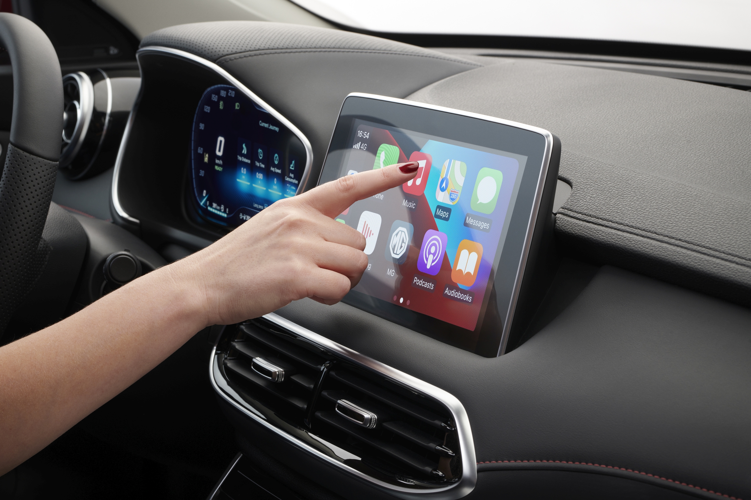 Apple CarPlay and Android Auto in your MG: how does it work and